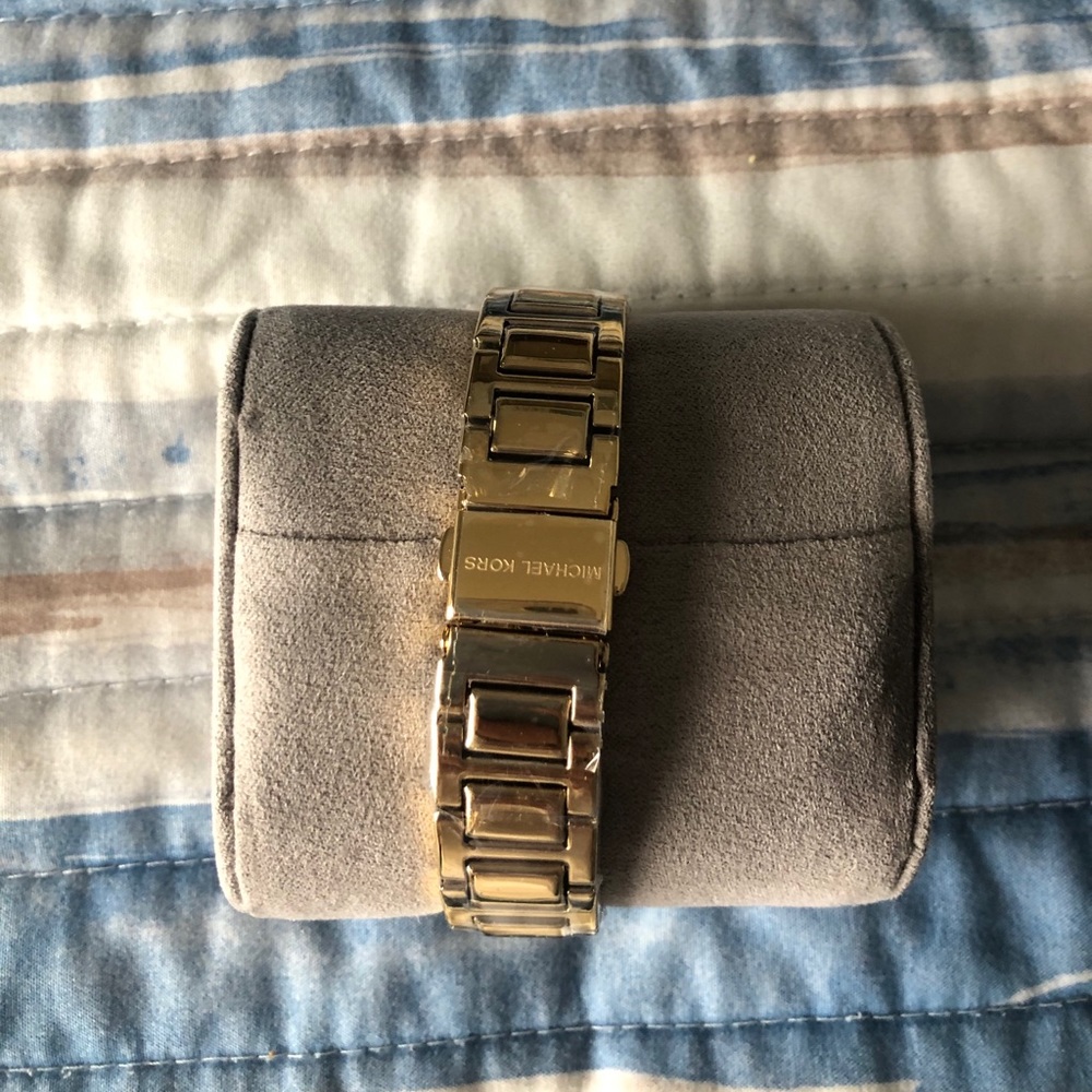 New Gold MK Women’s Watch! - Picture 3 of 4